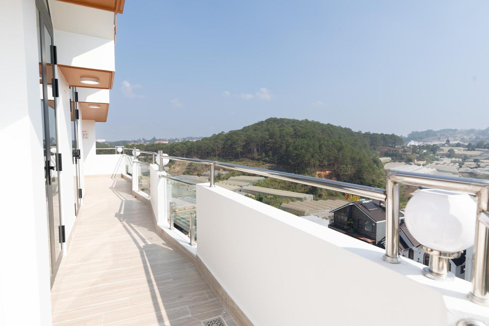 Khach San Anh Sang - Light House Hotel Да Лат Екстериор снимка