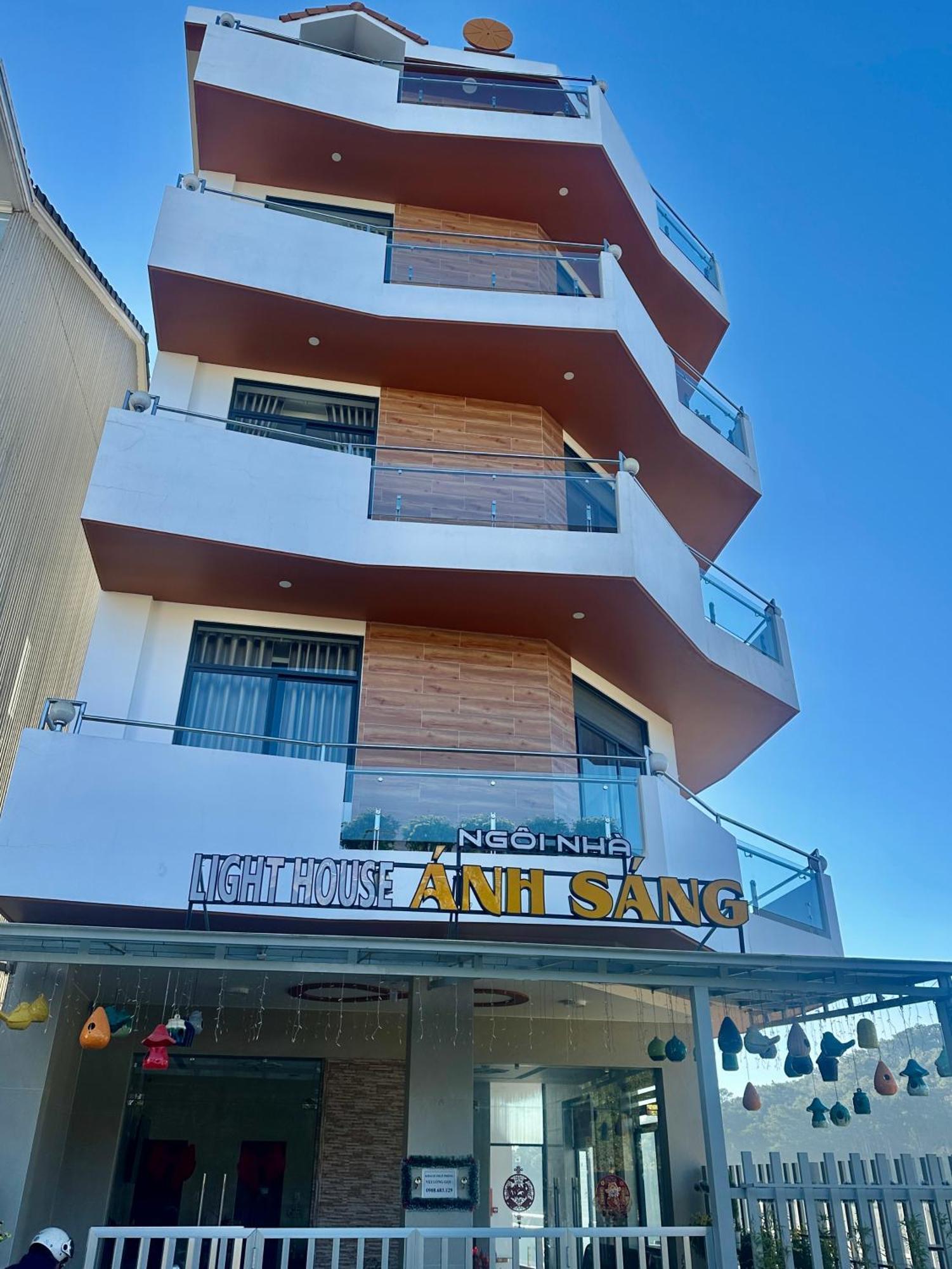 Khach San Anh Sang - Light House Hotel Да Лат Екстериор снимка