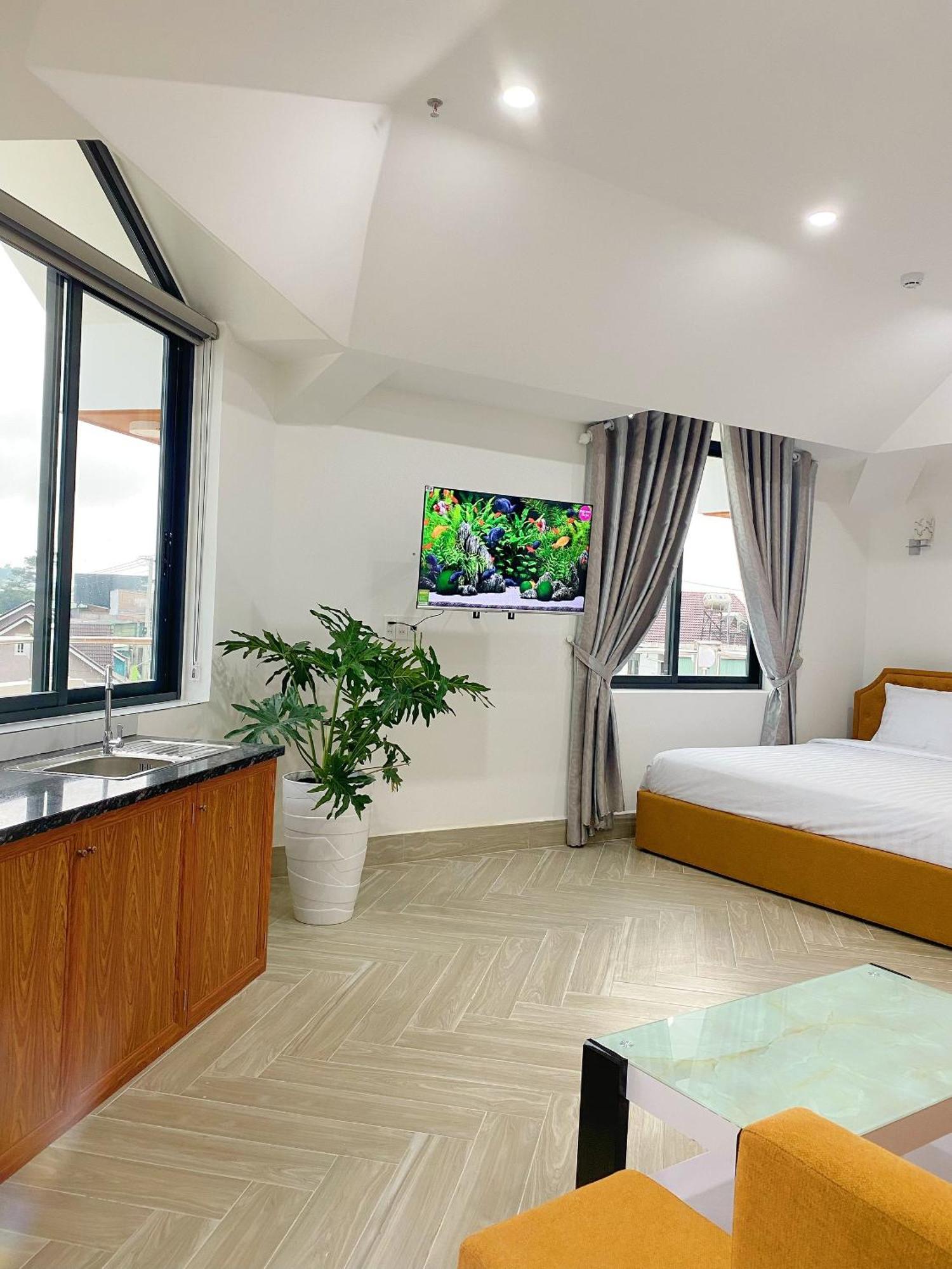 Khach San Anh Sang - Light House Hotel Да Лат Екстериор снимка